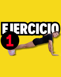 mujer haciendo flexión de brazos como parte de una rutina de ejercicios en casa para ganar fuerza en brazos.