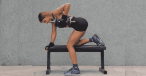 Entrenamiento de fuerza en mujeres adultas para mejorar salud y vitalidad.
