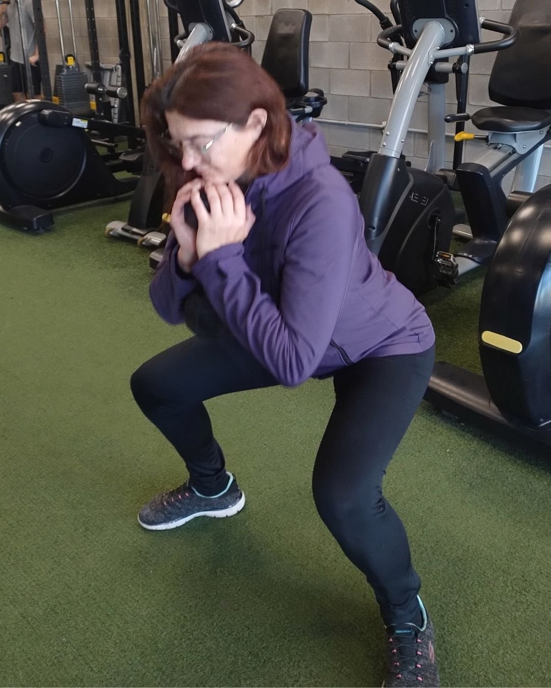 Evaluación técnica de sentadilla para mejorar fuerza y masa muscular en mujeres después de los 45 años