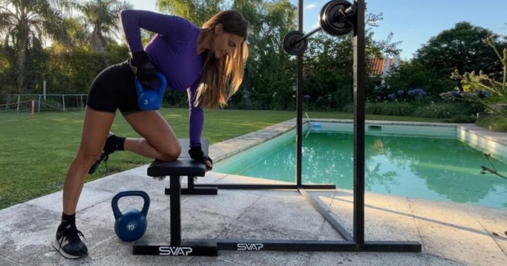 Ejercicio de remo para prevenir la sarcopenia y conservar masa muscular después de los 45 años